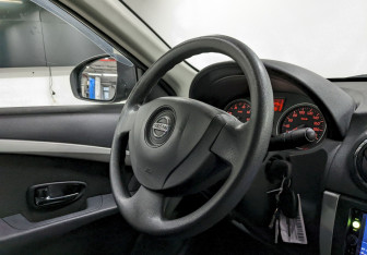 Подержанный автомобиль Nissan Almera Sedan 2015 года (20 фото)