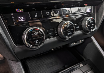 Подержанный автомобиль Skoda Octavia Liftback 2017 года (24 фото)