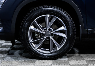 Подержанный автомобиль Omoda C5 2024 года (15 фото)