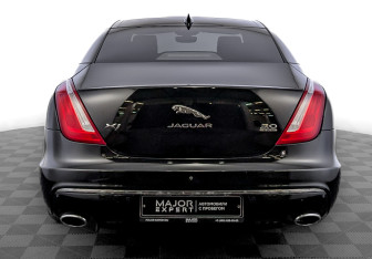Подержанный автомобиль Jaguar XJ 2019 года (6 фото)
