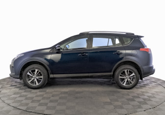 Подержанный автомобиль Toyota RAV4 2018 года (8 фото)