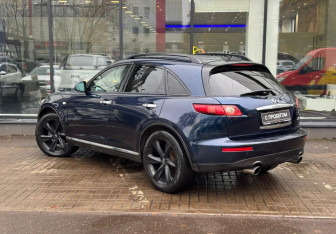 Подержанный автомобиль Infiniti FX 2006 года (6 фото)