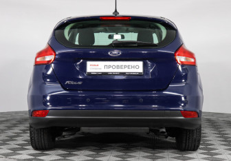 Подержанный автомобиль Ford Focus Hatchback 2017 года (6 фото)