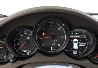Подержанный автомобиль Porsche Cayenne 2014 года (16 фото)