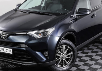 Подержанный автомобиль Toyota RAV4 2018 года (23 фото)
