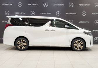 Подержанный автомобиль Toyota Alphard 2019 года (4 фото)