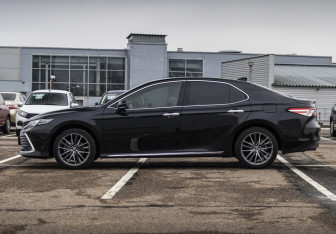 Подержанный автомобиль Toyota Camry Sedan 2023 года (8 фото)