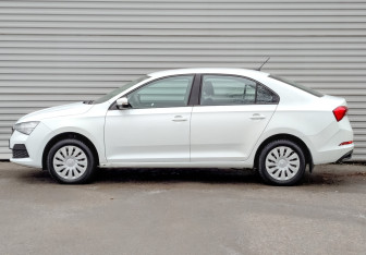 Подержанный автомобиль Skoda Rapid Liftback 2021 года (8 фото)