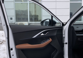 Подержанный автомобиль Omoda C5 2022 года (21 фото)