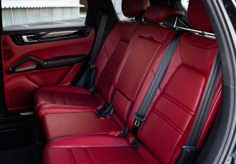 Подержанный автомобиль Porsche Cayenne 2018 года (11 фото)