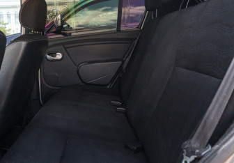 Подержанный автомобиль Renault Sandero 2012 года (8 фото)