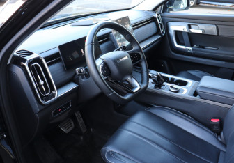 Подержанный автомобиль Jaecoo J7 2024 года (7 фото)