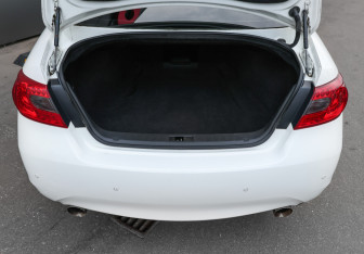 Подержанный автомобиль Infiniti M Sedan 2010 года (8 фото)