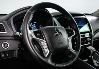 Подержанный автомобиль Mitsubishi Montero Sport 2021 года (14 фото)