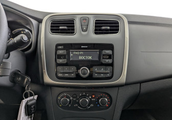 Подержанный автомобиль Renault Sandero 2021 года (15 фото)