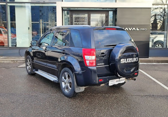 Подержанный автомобиль Suzuki Grand Vitara 2011 года (7 фото)