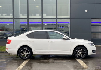 Подержанный автомобиль Skoda Octavia Liftback 2013 года (4 фото)