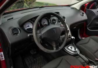 Подержанный автомобиль Peugeot 308 Hatchback 2008 года (12 фото)