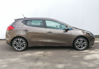 Подержанный автомобиль Kia Ceed Hatchback 2013 года (4 фото)