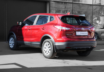 Подержанный автомобиль Nissan Qashqai 2017 года (7 фото)