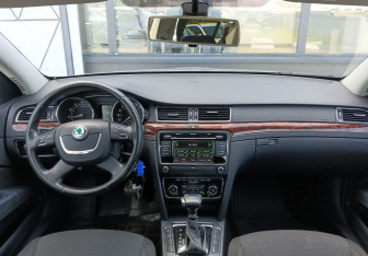 Подержанный автомобиль Skoda Superb Wagon 2012 года (11 фото)