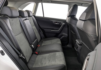 Новый Toyota RAV4 2025 (12 фото)