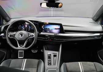 Подержанный автомобиль Volkswagen Golf Hatchback 2021 года (10 фото)