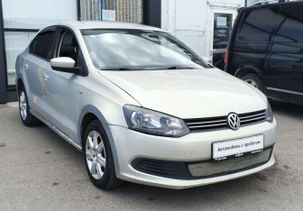 Подержанный автомобиль Volkswagen Polo Sedan 2012 года (3 фото)