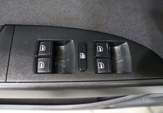 Подержанный автомобиль SEAT Leon Hatchback 2012 года (10 фото)