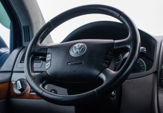 Подержанный автомобиль Volkswagen Multivan 2006 года (12 фото)