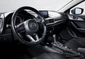 Подержанный автомобиль Mazda 3 Sedan 2018 года (13 фото)