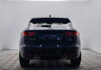 Подержанный автомобиль Jaguar F-Pace 2016 года (4 фото)
