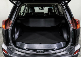 Подержанный автомобиль Toyota RAV4 2014 года (15 фото)