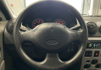Подержанный автомобиль Renault Logan Sedan 2006 года (14 фото)