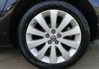 Подержанный автомобиль Opel Astra Sedan 2013 года (9 фото)
