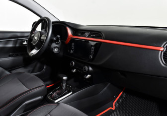 Подержанный автомобиль Kia Rio Hatchback 2021 года (8 фото)