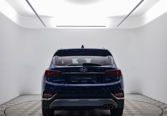 Подержанный автомобиль Hyundai Santa Fe 2019 года (6 фото)