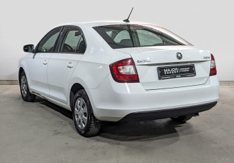 Подержанный автомобиль Skoda Rapid Liftback 2019 года (7 фото)