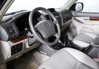 Подержанный автомобиль Toyota Land Cruiser Prado 2007 года (14 фото)