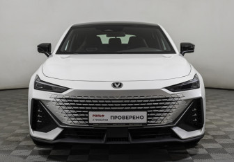 Подержанный автомобиль Changan UNI-V 2024 года (2 фото)