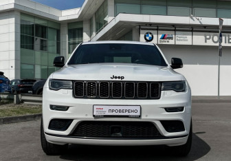 Подержанный автомобиль Jeep Grand Cherokee 2021 года (2 фото)