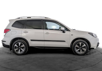 Подержанный автомобиль Subaru Forester Suv 2017 года (4 фото)