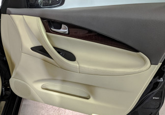 Подержанный автомобиль Infiniti QX50 2015 года (25 фото)