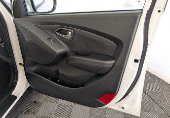 Подержанный автомобиль Hyundai ix35 2014 года (24 фото)