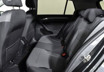 Подержанный автомобиль Volkswagen Golf Hatchback 2018 года (15 фото)