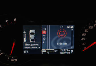 Подержанный автомобиль Ford Mondeo Sedan 2013 года (17 фото)