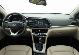 Подержанный автомобиль Hyundai Elantra Sedan 2020 года (8 фото)