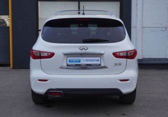 Подержанный автомобиль Infiniti JX 2013 года (6 фото)