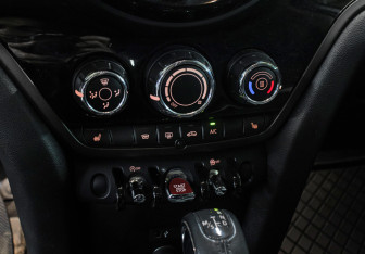 Подержанный автомобиль MINI Countryman 2019 года (18 фото)