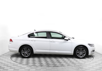 Подержанный автомобиль Volkswagen Passat Sedan 2017 года (4 фото)